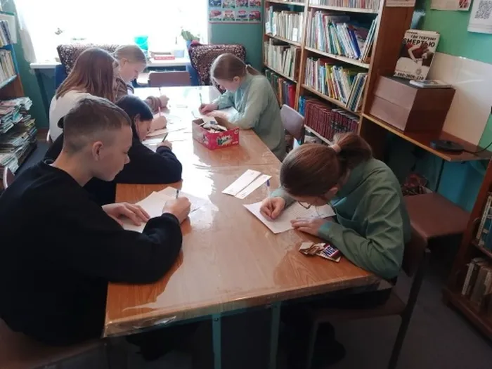 участники акции «Письмо солдату»